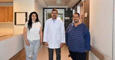 Yonko Georgiev Nikolov (R), his wife Eli Kirilova (L) pose with Professor Murat Dayangac at the hospital, in Istanbul, Türkiye, Sept. 22, 2022. (AA PHOTO)  