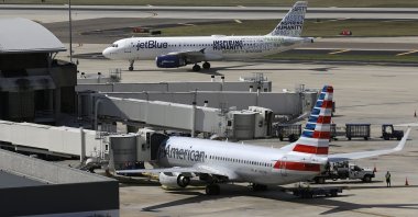 A JetBlue Airbus A320 taxis to a gate at Tampa International Airport in Tampa, Florida, U.S., Oct. 26, 2016. (AP File Photo)