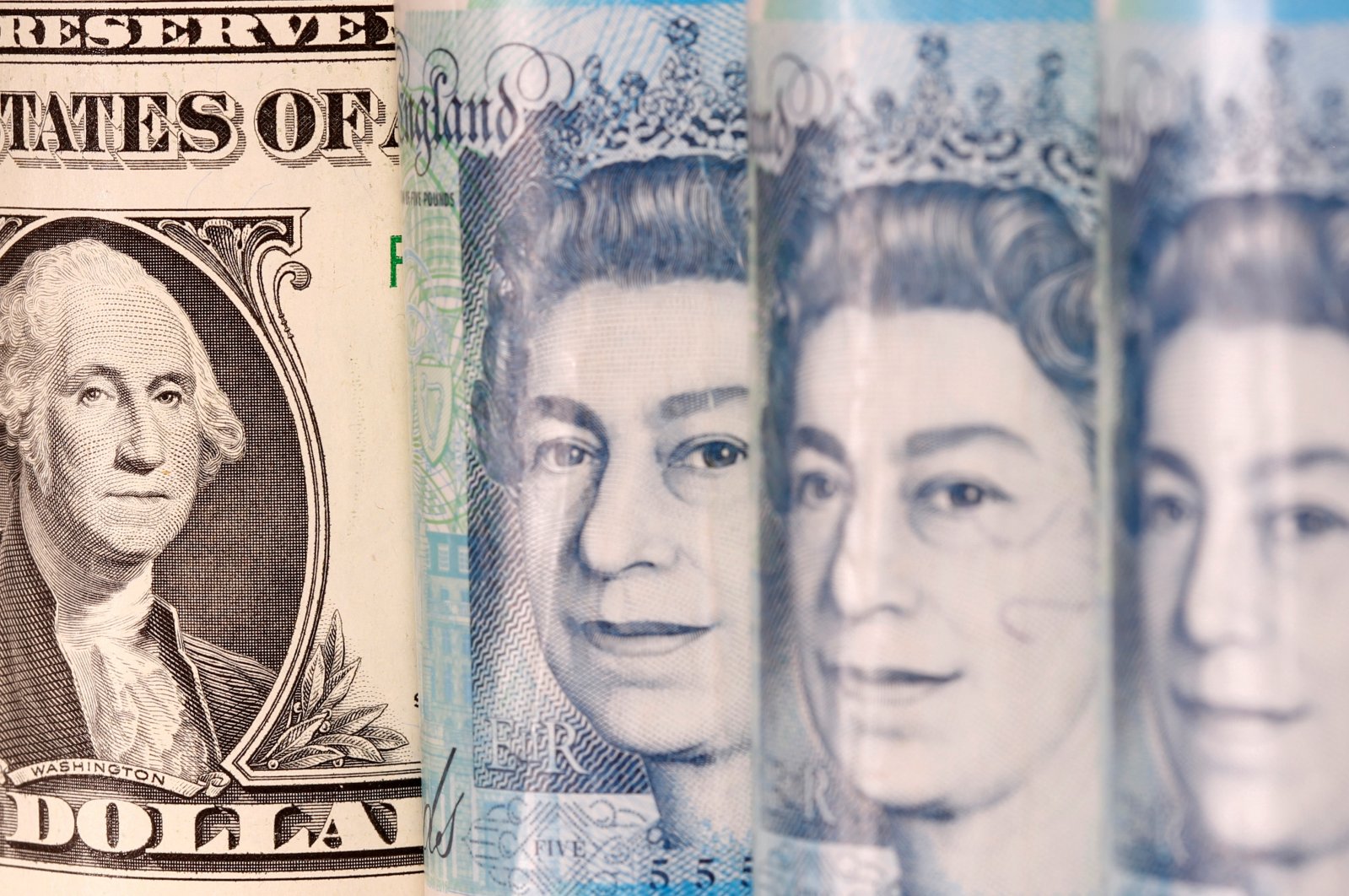 ‘Benar-benar dipalu’: Sterling runtuh karena kecemasan fiskal Inggris