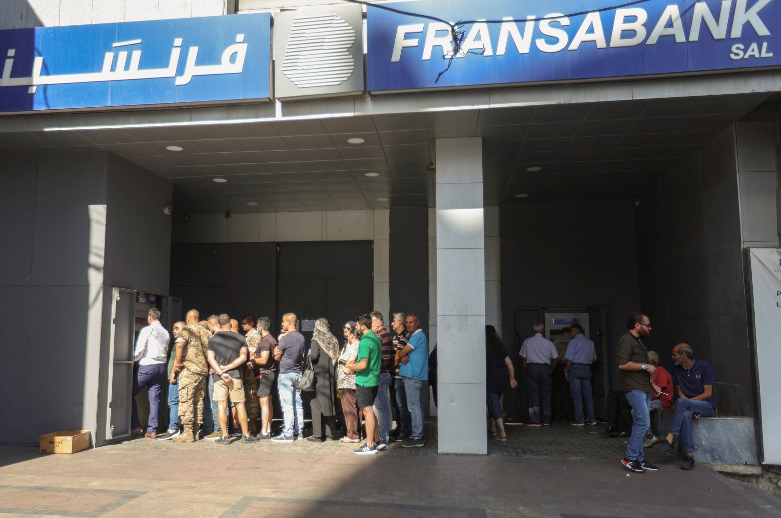 People queue as they wait to withdraw money from ATM cash machines in Sidon, Lebanon, Sept. 26, 2022. (Reuters Photo)