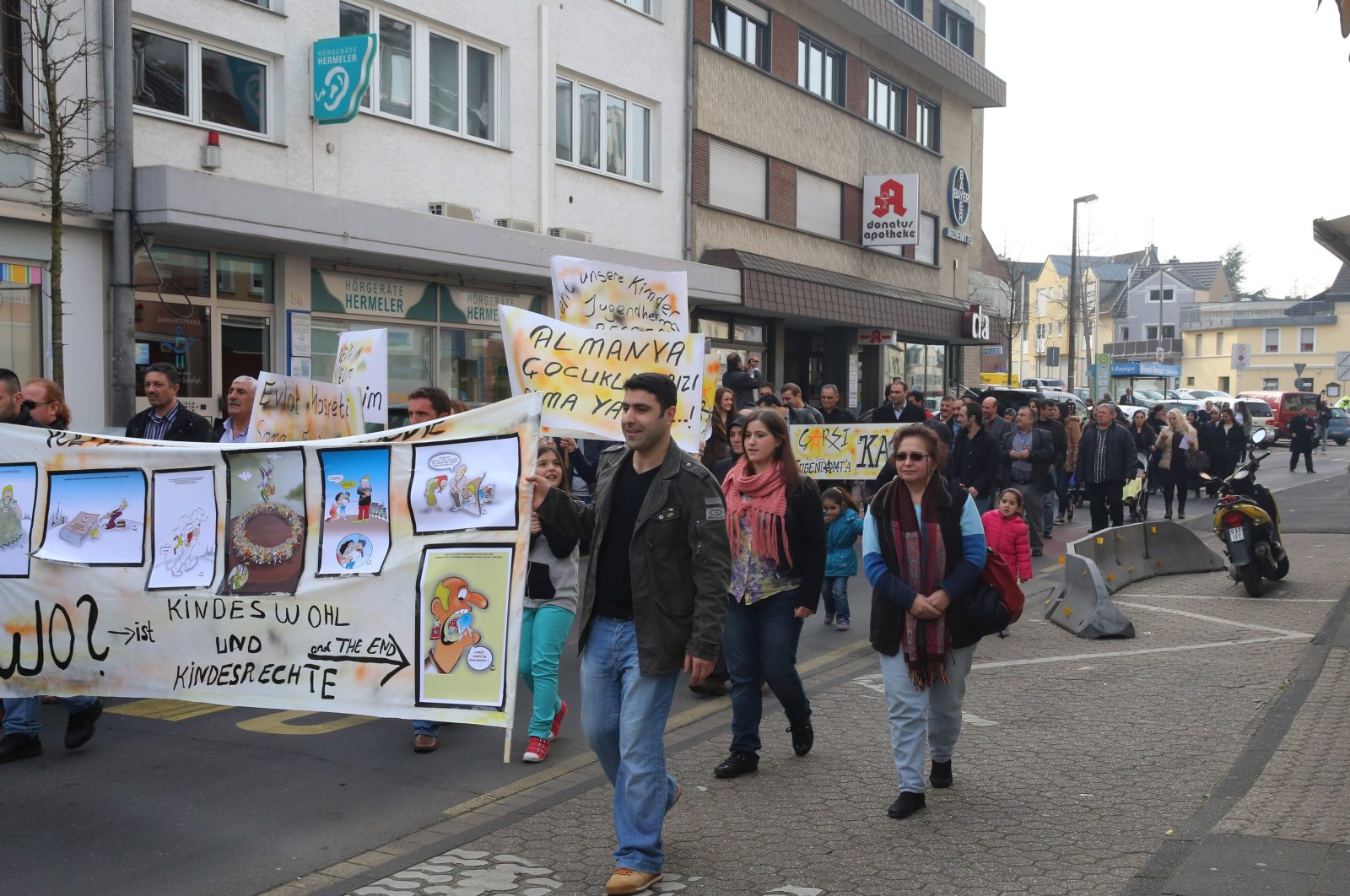 Turkish families protest the Jugendamt over the "forced" placement of two children, in Bornheim, Germany, March 9, 2014. (AA PHOTO)