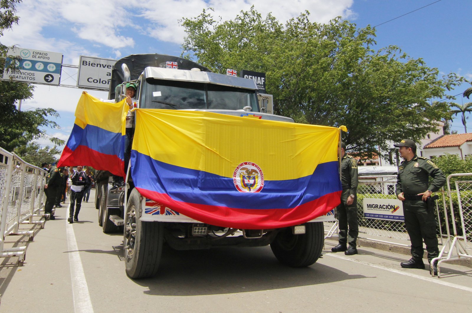 Venezuela and Colombia reopen trade at 2 major crossings after 7 years