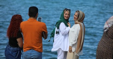 Iranian tourists pose for a photo near famed Lake Van, in Van, eastern Türkiye, Sept. 24, 2022. (AA Photo)