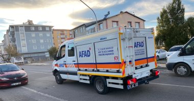 An AFAD vehicle seen on the streets of Göle, Ardahan, following a Magnitude 5.0 earthquake, Tuesday, Sept. 27, 2022. (AA Photo)