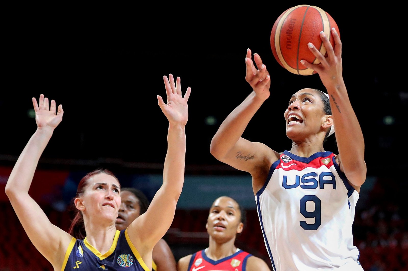 A&#039;Ja Wilson (R) of the USA shoots during the Women&#039;s Basketball World Cup group A game between Bosnia and Herzegovina and USA.Sydney, Sept. 27, 2022. (AFP Photo)