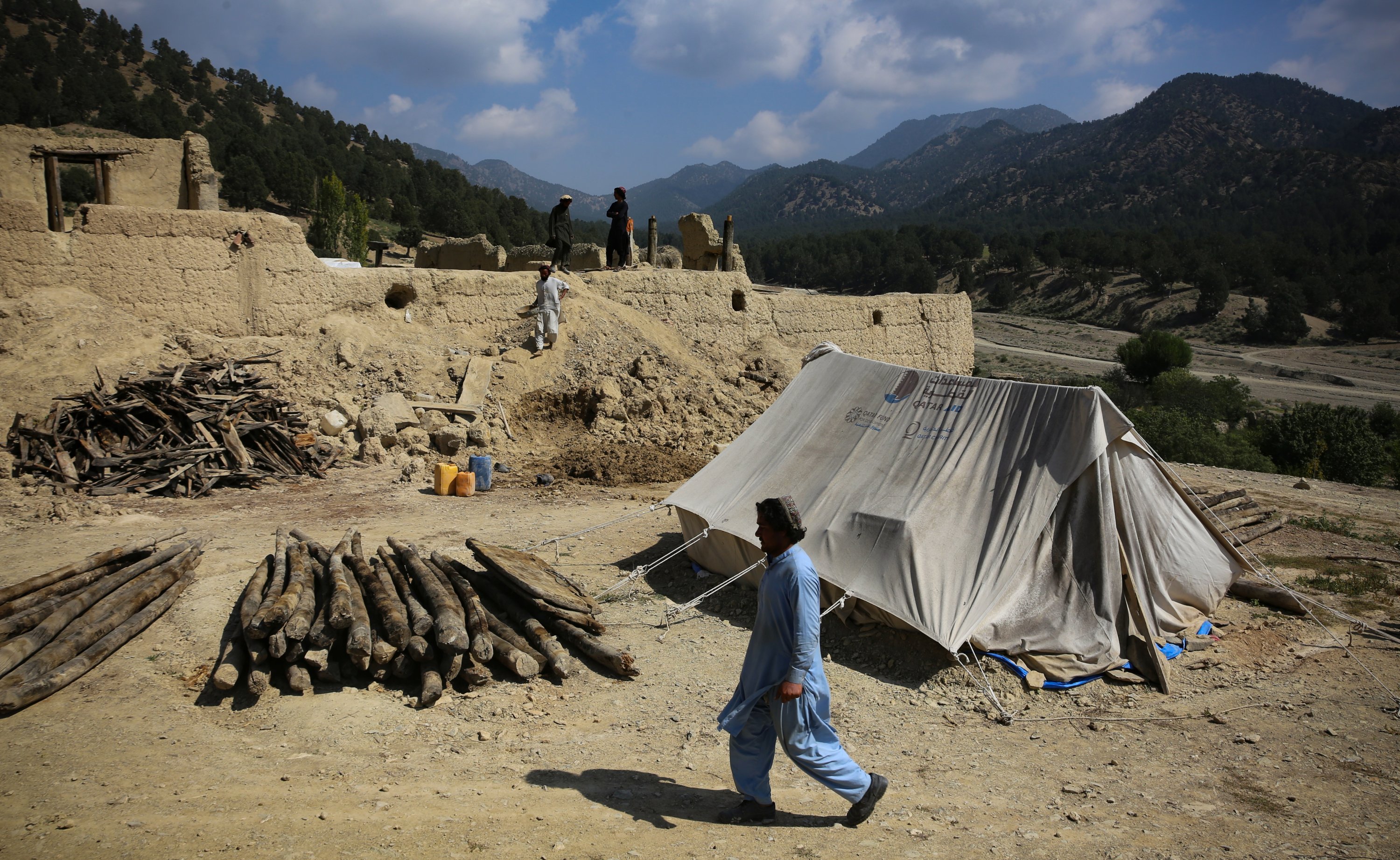 Pemandangan tenda korban gempa, di Paktika, Afghanistan, 24 September 2022. (AA PHOTO)