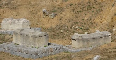 The 2,000-year-old graves of a mother and child were found during the excavations of Parion, a port city of the Roman Empire, Çanakkale, Türkiye, Sept. 26, 2022. (DHA Photo)