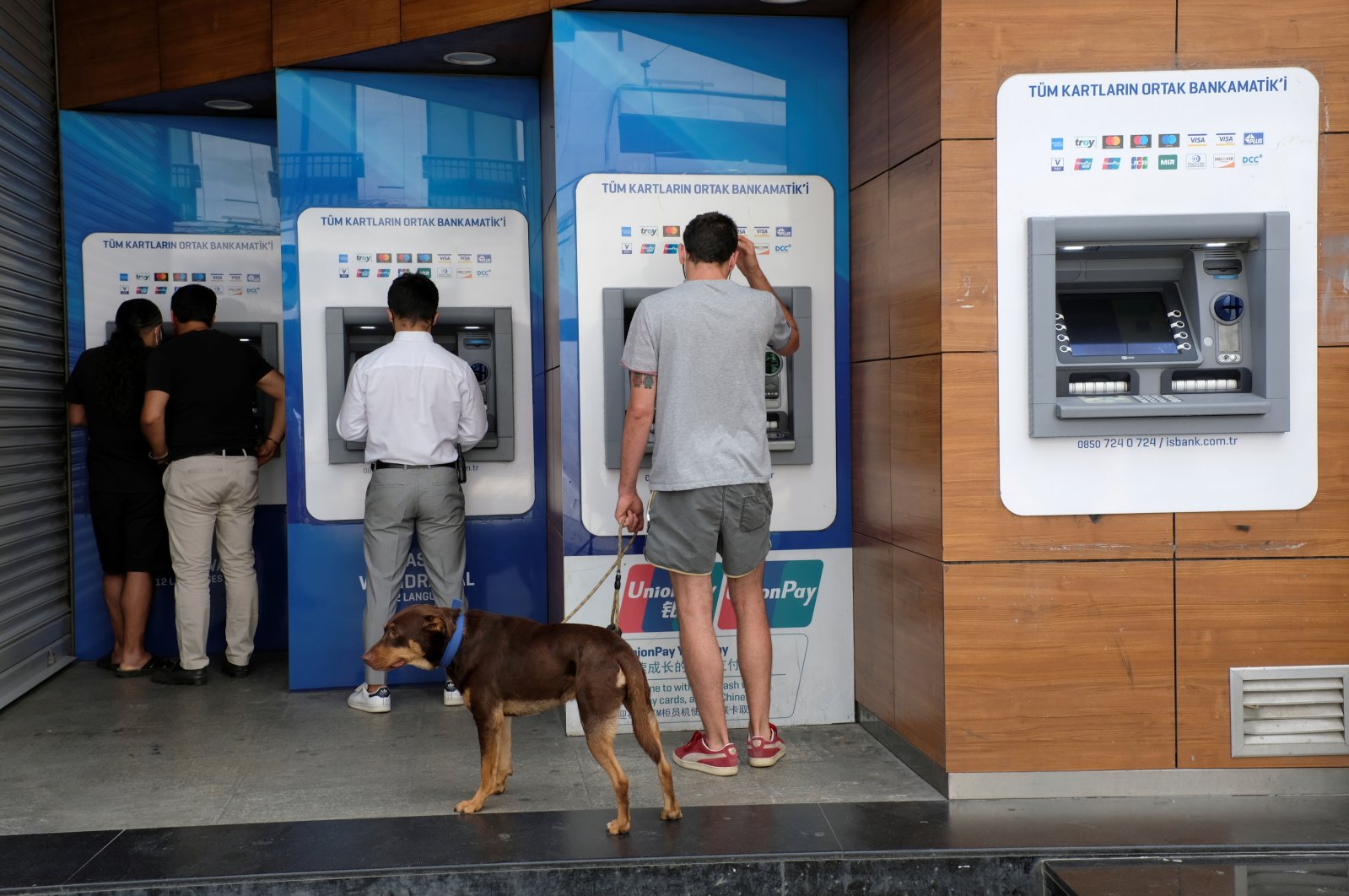 People withdraw money from ATM machines at the main shopping and pedestrian street of Istiklal in central Istanbul, Türkiye, July 25, 2020. (Reuters Photo)