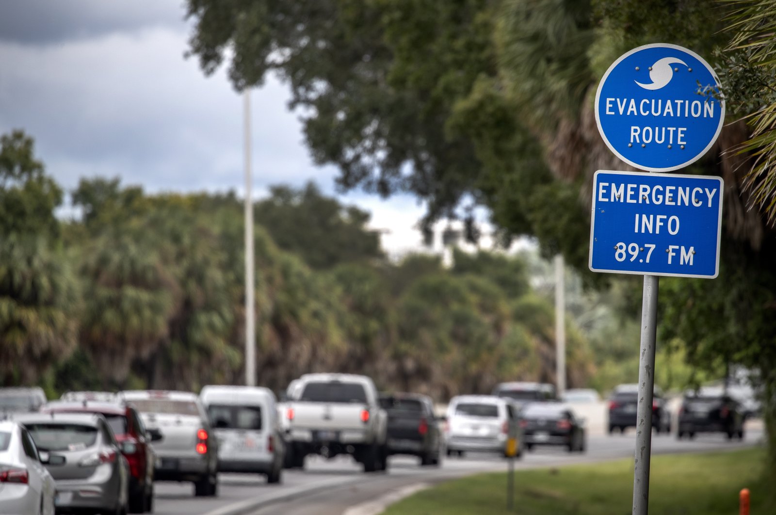 People drive inland before the landfall of Hurricane Ian, St. Petersburg, Florida, U.S., Sept. 27, 2022. (EPA Photo)
