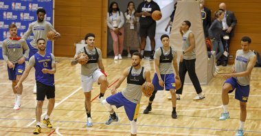 Washington Wizards players including Stephen Curry, center, work out ahead of the NBA preseason games. Japan, Tokyo, Thursday, Sept. 29, 2022,  (AP Photo)