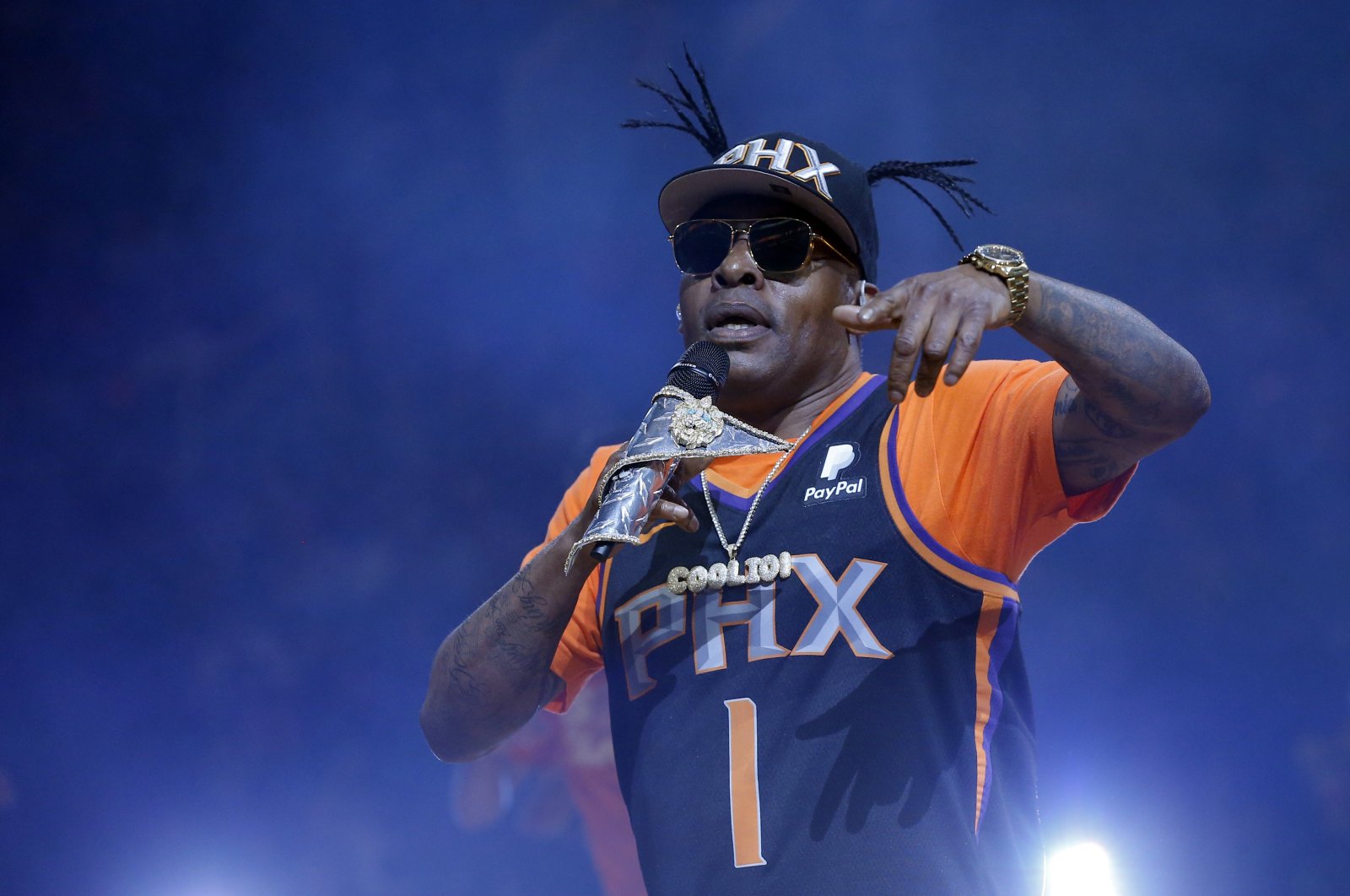 Coolio performs during halftime of an NBA basketball game between the Phoenix Suns and the New Orleans Pelicans, Phoenix, Arizona, U.S., April 5, 2019. (AP Photo)