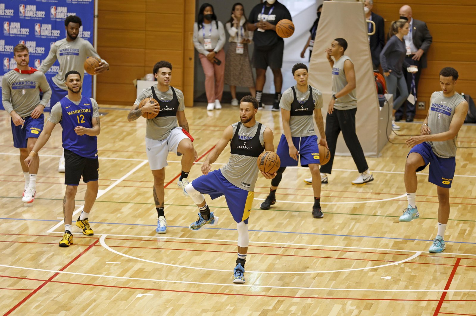 Washington Wizards players including Stephen Curry, center, work out ahead of the NBA preseason games. Japan, Tokyo, Thursday, Sept. 29, 2022,  (AP Photo)