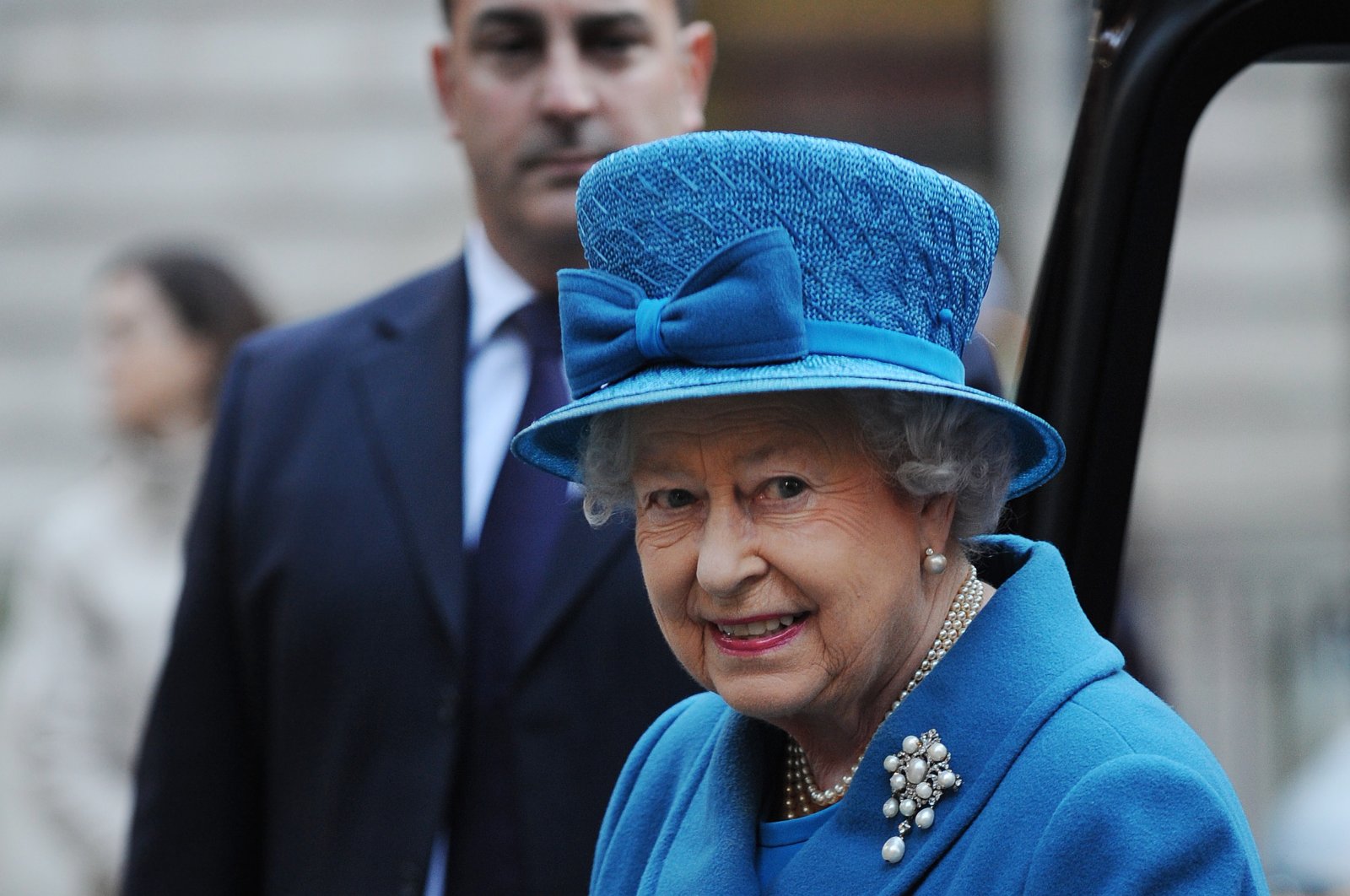 Britain&#039;s Queen Elizabeth II arrives at the Royal Commonwealth Society to receive the Jubilee Time Capsule in London, Britain, Nov. 14, 2012. (EPA)