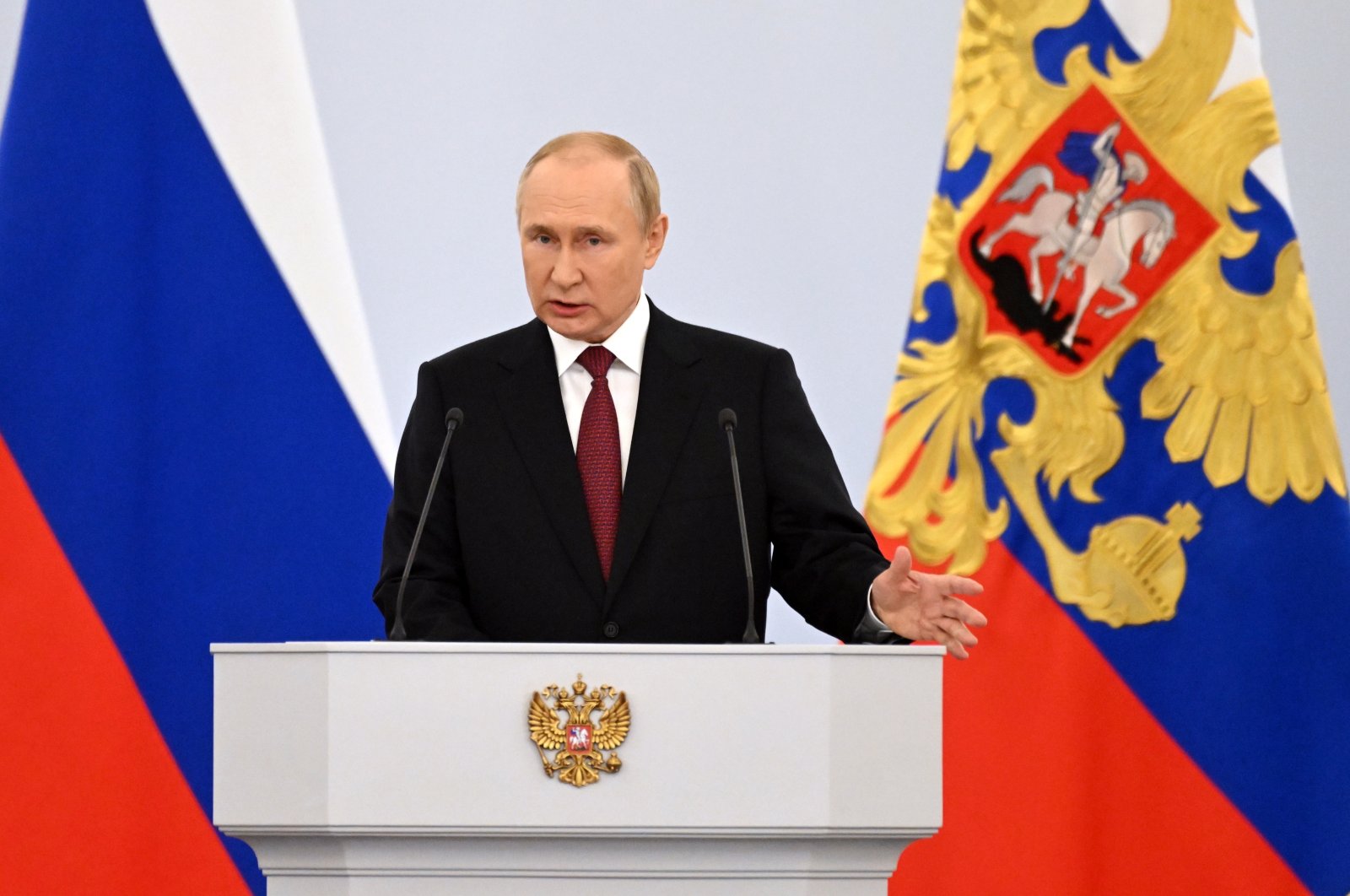 Putin mendesak Kiev untuk menghentikan aksi militer dalam pidato pencaplokan
