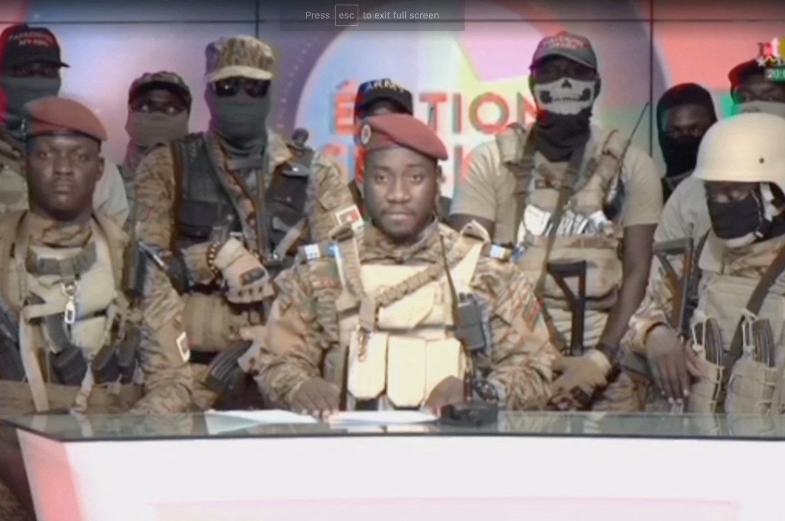 A still image from a video shows Kiswensida Farouk Aziz Sorgho announcing on television that army Capt. Ibrahim Traore has ousted Burkina Faso&#039;s military leader Paul-Henri Damiba and dissolved the government and Constitution, Ouagadougou, Burkina Faso, Sept. 30, 2022, in this still image obtained from a video. (Radio Television Burkina Faso handout via Reuters) 