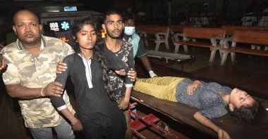 Those injured and survivors of a farm tractor accident are rushed to hospital in Kanpur, 100 kilometers southwest of Lucknow, Uttar Pradesh, India, Oct.1, 2022. (AP Photo)