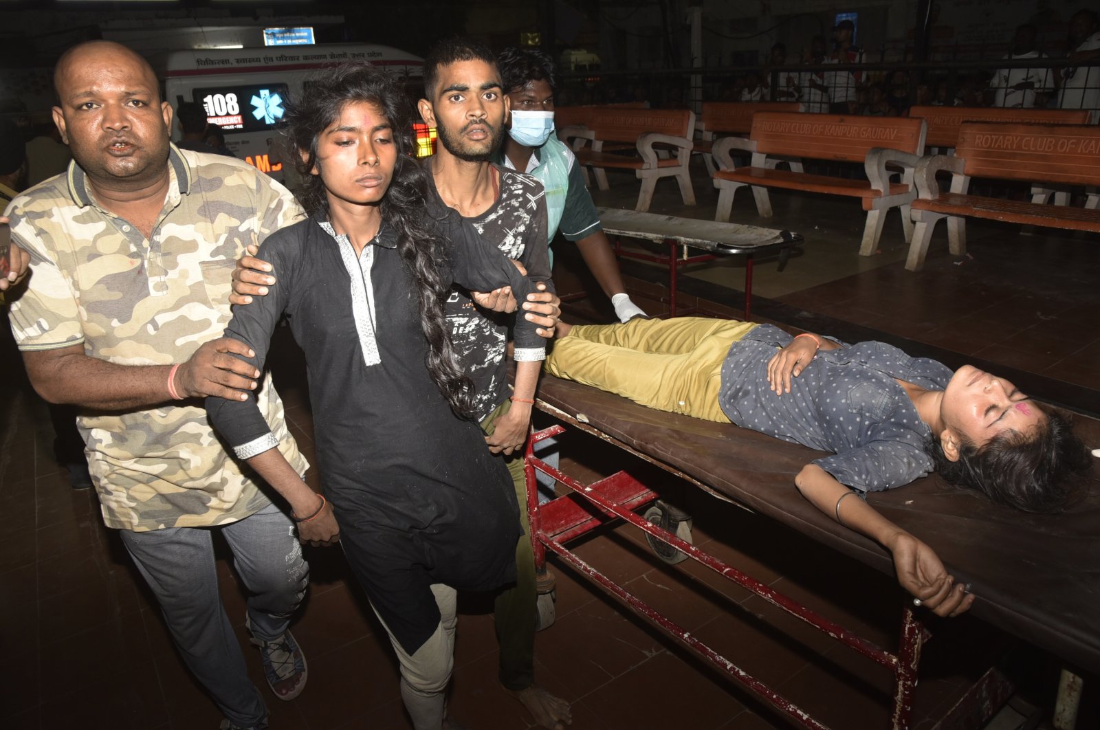 Those injured and survivors of a farm tractor accident are rushed to hospital in Kanpur, 100 kilometers southwest of Lucknow, Uttar Pradesh, India, Oct.1, 2022. (AP Photo)
