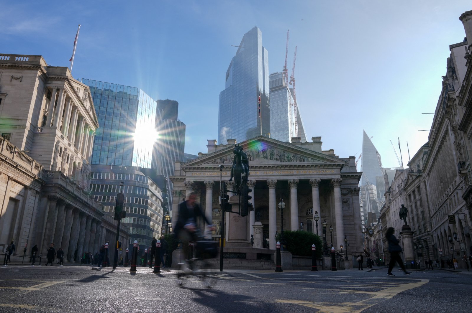 Di bawah air: Bagaimana Bank of England memberi pasar garis hidup