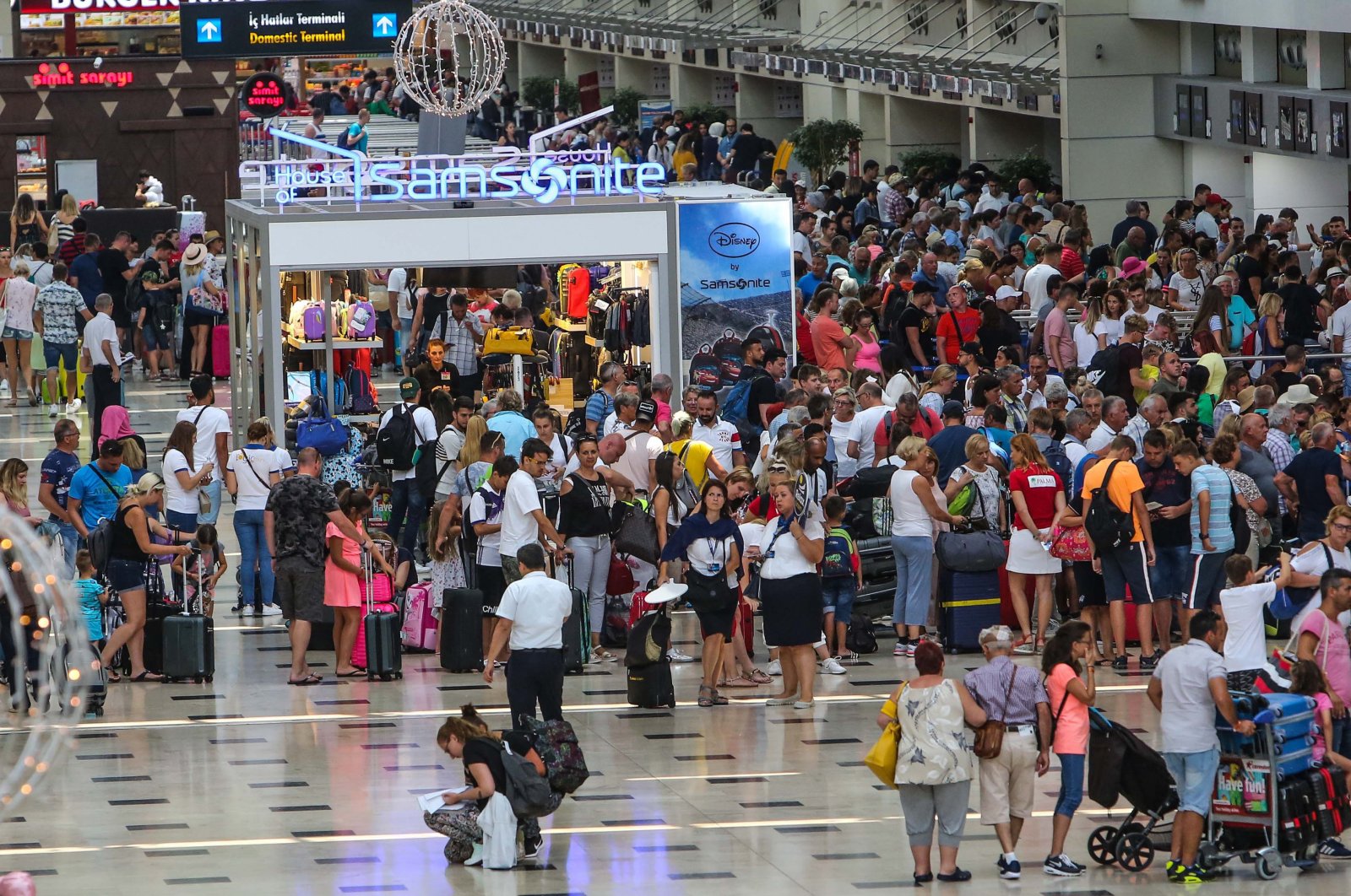 Visitors are seen at Antalya Airport, Antalya, southern Türkiye, Oct. 1, 2022. (DHA Photo)