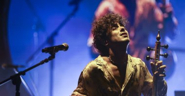 Mark Eliyahu and his ensemble during the performance in Harem Square, Üsküdar district, Istanbul, Türkiye, Sept. 28, 2022. (AA Photo)