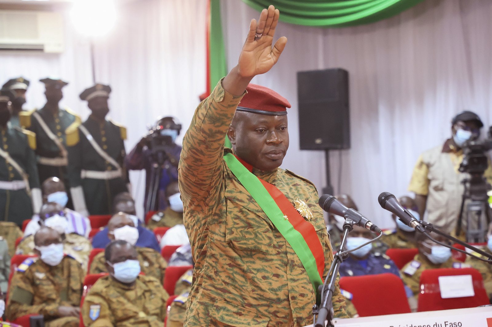 Pemimpin junta Burkina Faso mundur, melarikan diri setelah kudeta