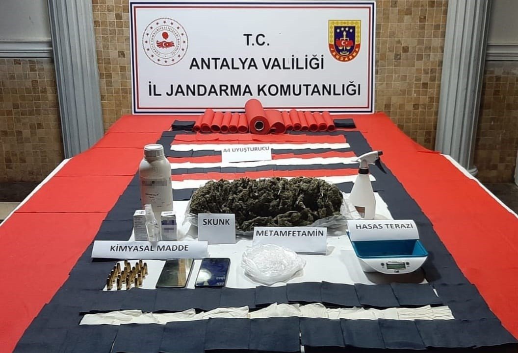 Drugs and drug paraphernalia seized in the operation, in Antalya, southern Türkiye, Oct. 4, 2022. (İHA Photo)