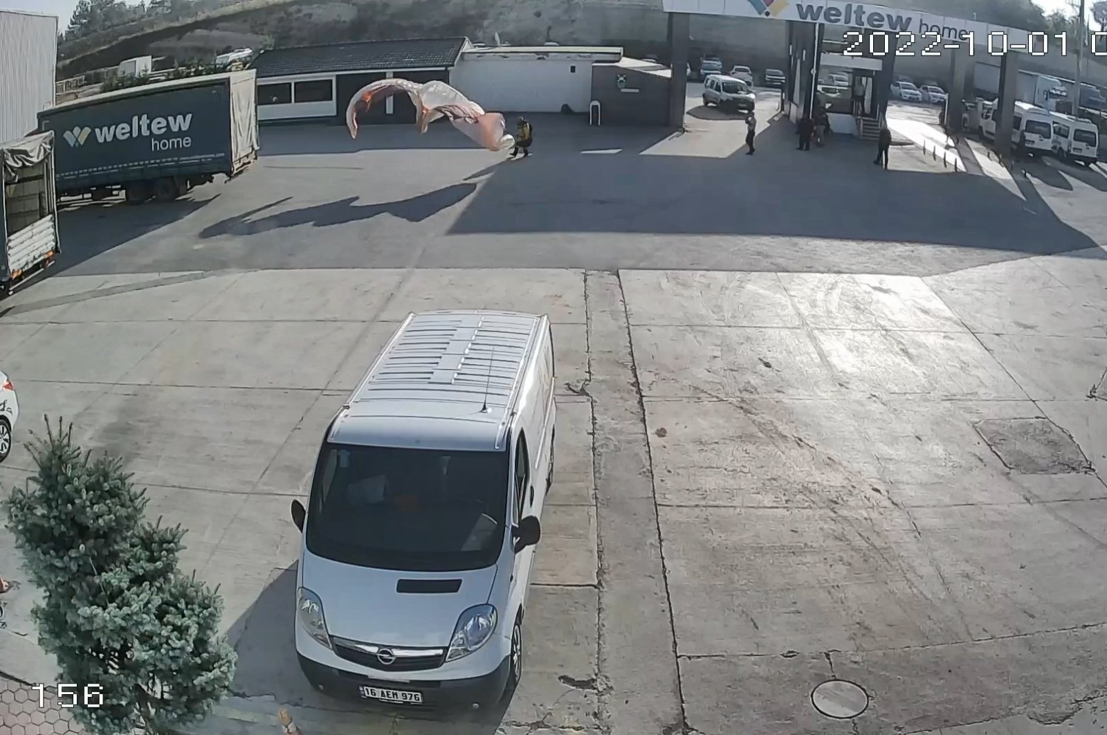 Screenshot of security camera footage of Adem Keskin landing at the factory, in Bursa, northwestern Türkiye, Oct. 1, 2022. (İHA PHOTO) 