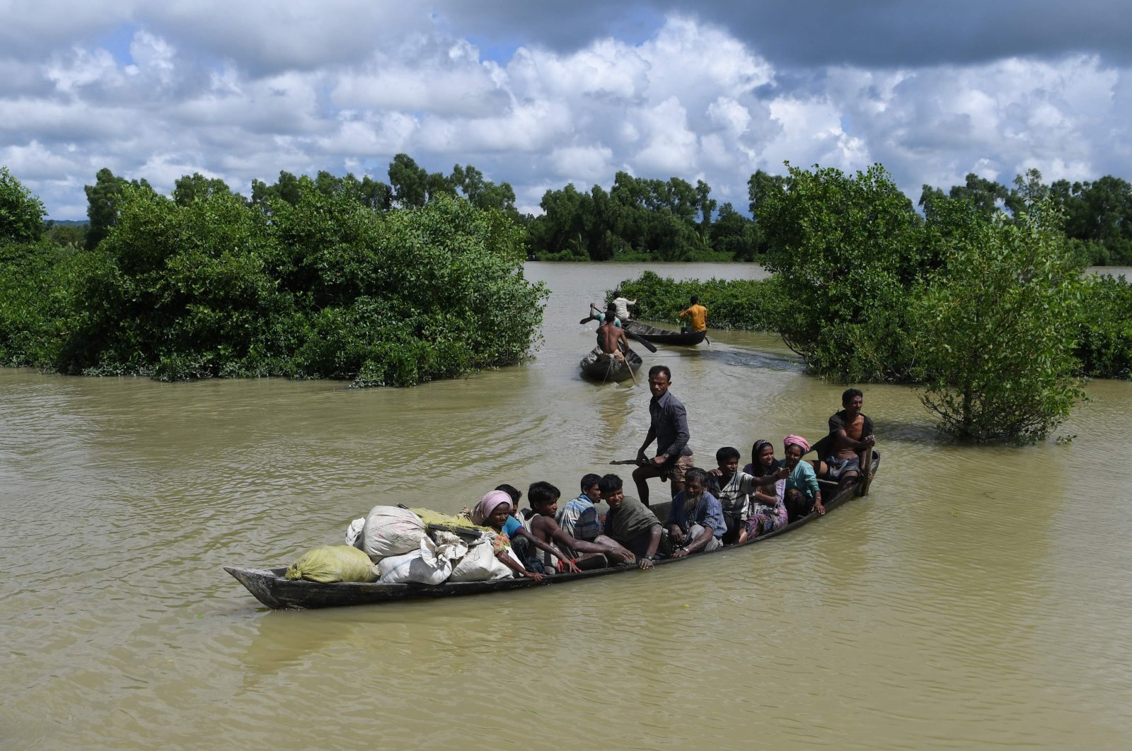 3 orang kehilangan nyawa saat kapal pengungsi Rohingya tenggelam di lepas pantai Bangladesh