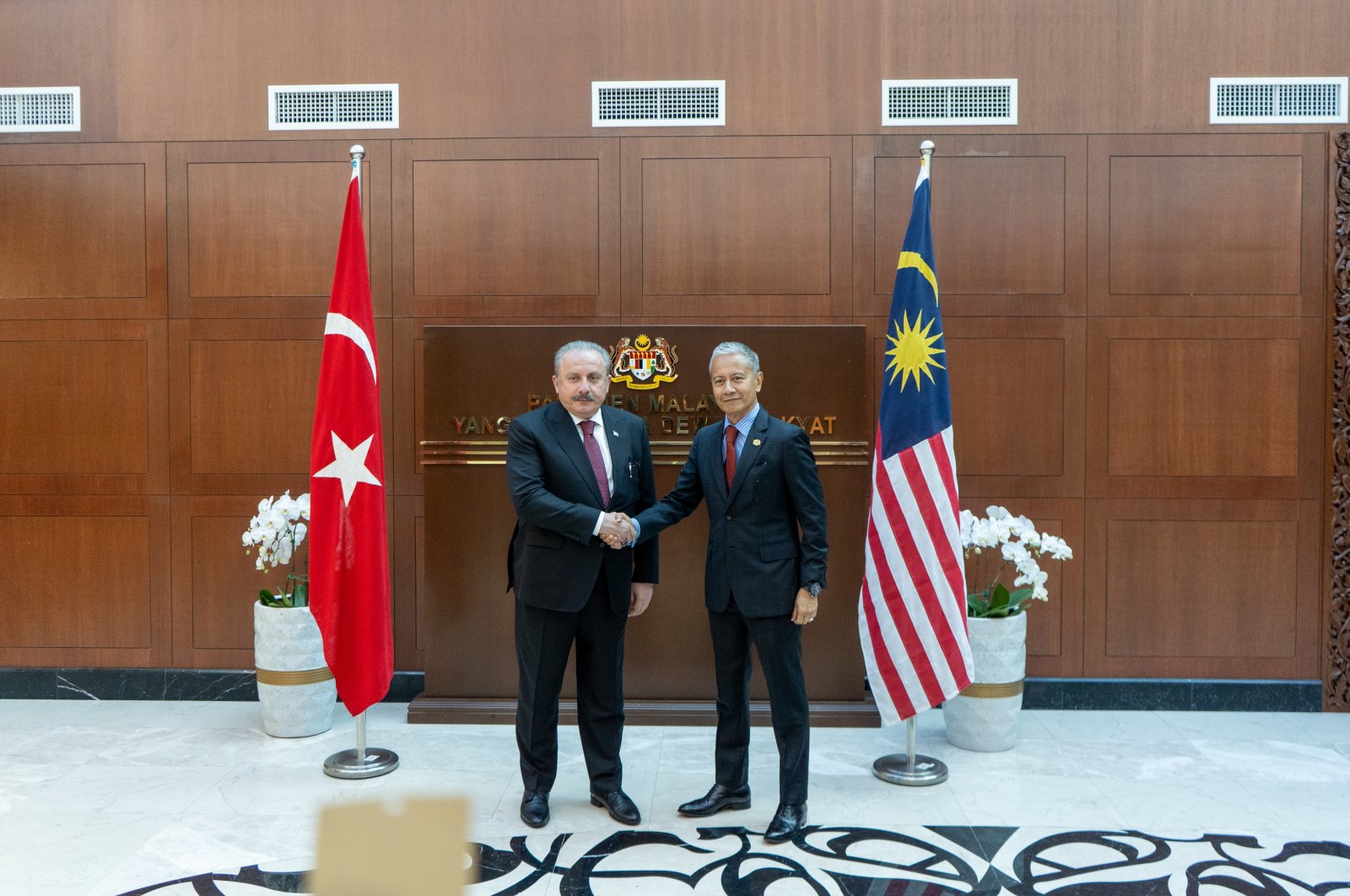 Türkiye&#039;s Parliament Speaker Mustafa Şentop (L) meets with his Malaysian counterpart Azhar Azizan Harun (R) in Kuala Lampur, Malaysia, Oct. 4, 2022. (AA Photo)