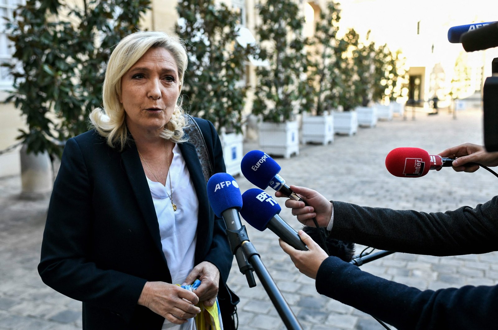 French far-right party Rassemblement National (National Rally) leader Marine Le Pen speaks to the media after meeting with France&#039;s prime minister as part of the talks with the presidents of parliamentary groups on pension reforms at the Hotel Matignon in Paris, France, Sept. 22, 2022. (AFP File Photo)