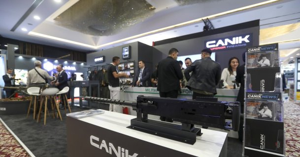 Visitors inspect products during the DLSS held in Ankara, Türkiye, Oct. 4, 2022. (AA Photo)