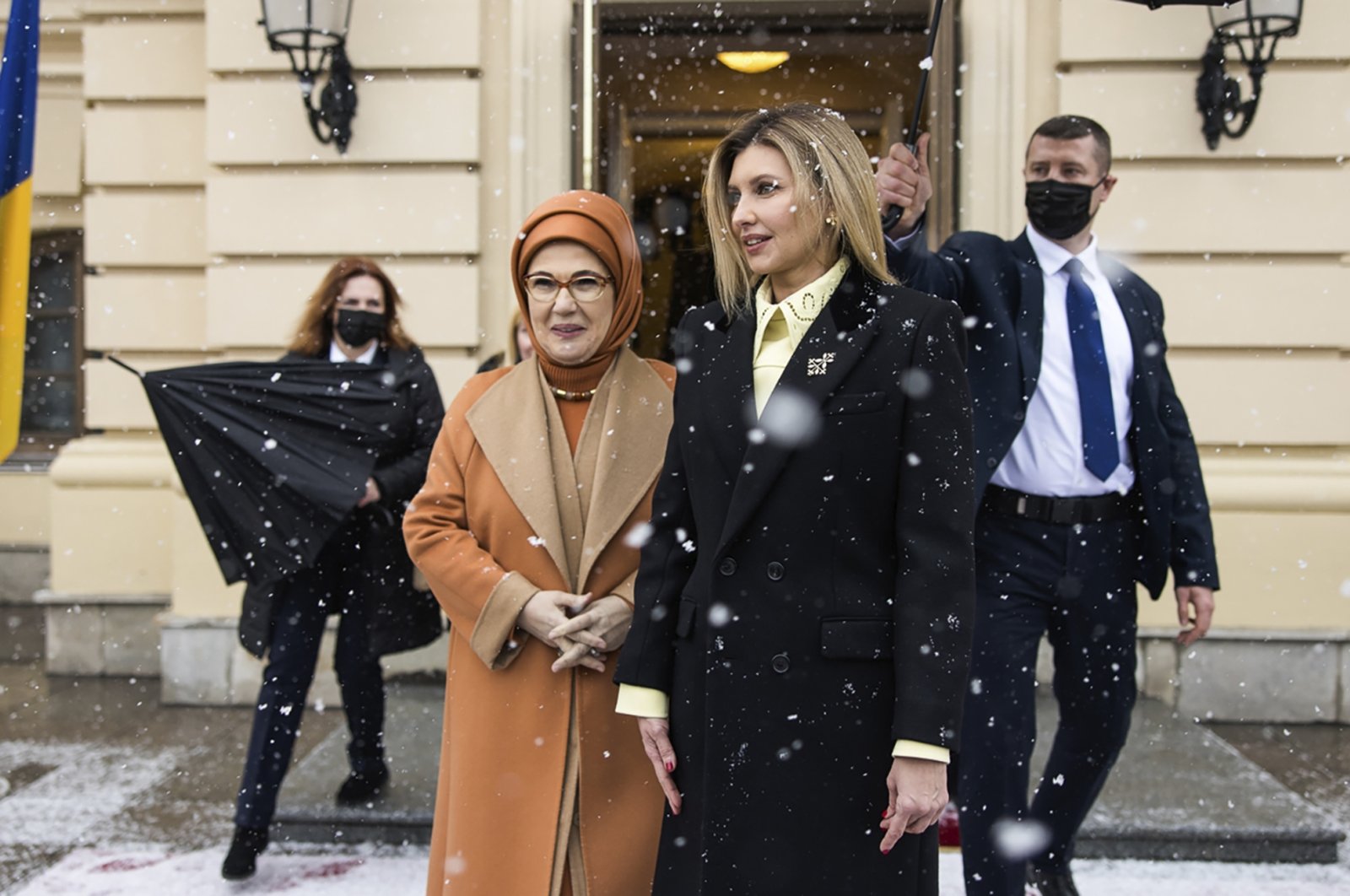 Türkiye&#039;s first lady Emine Erdoğan (L) and Ukrainian first lady Olena Zelenska walk after a welcome ceremony in Kyiv, Ukraine, Feb. 3, 2022. (AP Photo)