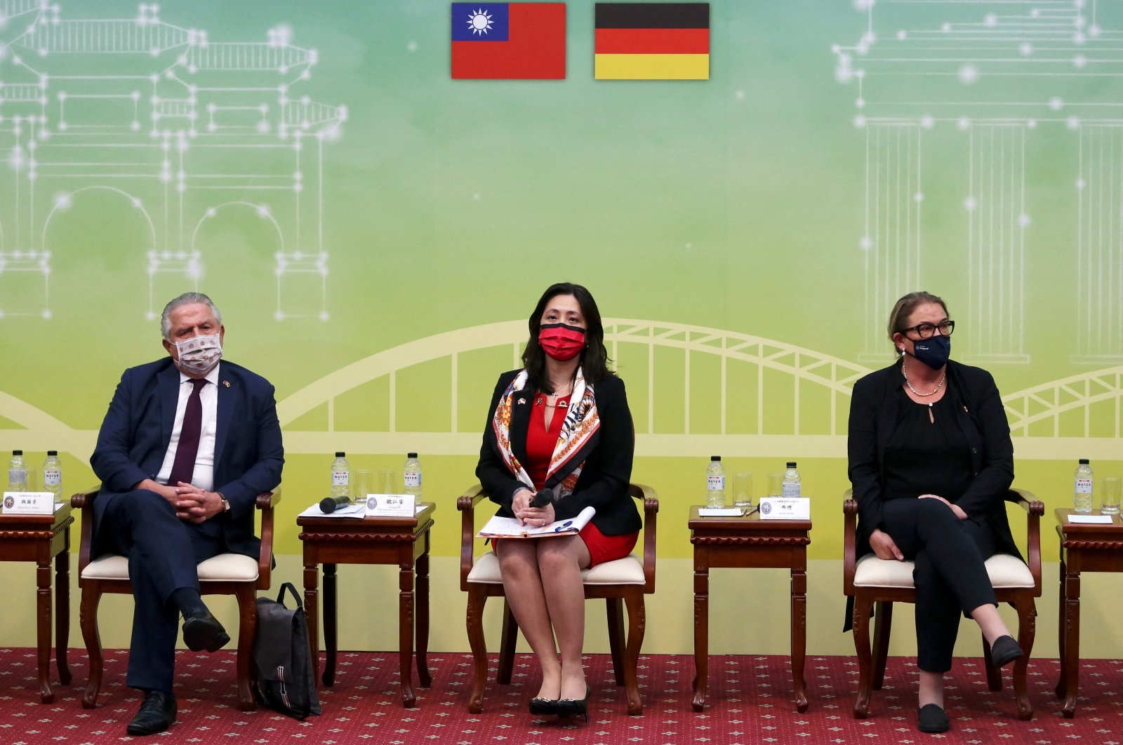 German lawmakers Klaus-Peter Willsch and Katrin Budde attend a news conference with Taiwanese Foreign Ministry spokesperson Joanne Ou. Taipei, Taiwan, Oct. 6, 2022. (REUTERS Photo)