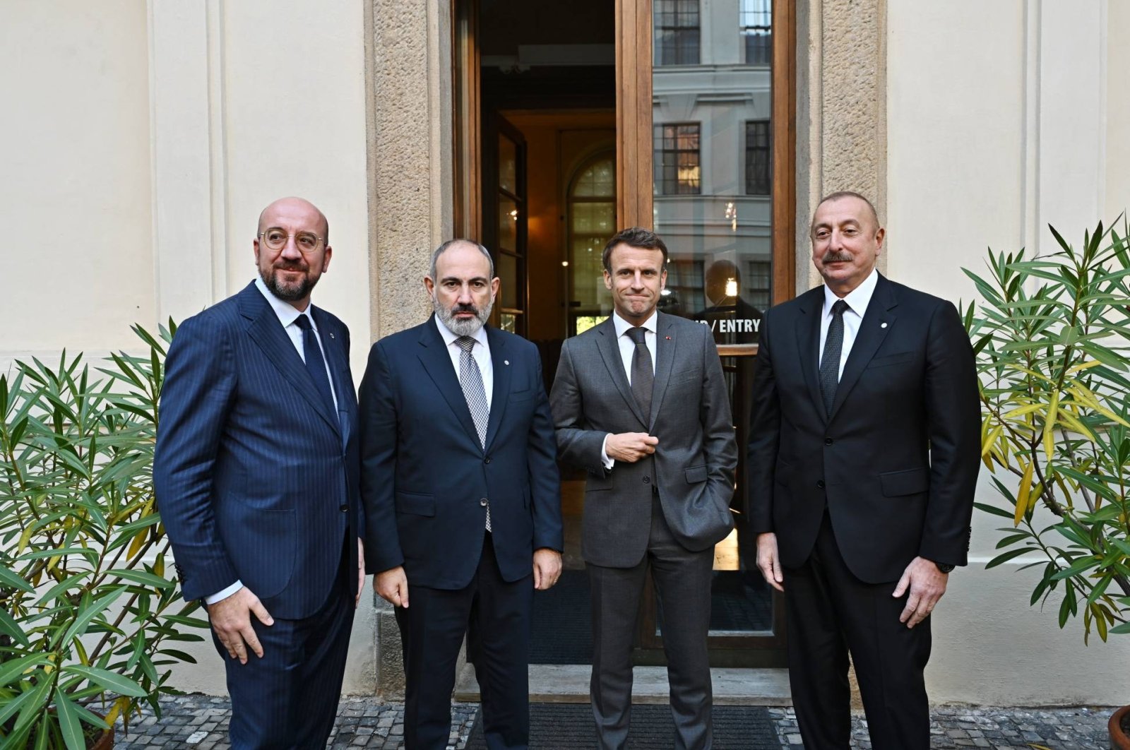Azerbaijan&#039;s President Ilham Aliyev (R), French President Emmanuel Macron (R-C), Armenia&#039;s Prime Minister Nikol Pashinian (L-C) and  President of the European Council Charles Michel (L) meet at the Prague castle where the European summit will take place in Prague, Czech Republic, Oct. 6, 2022. (AFP Photo)