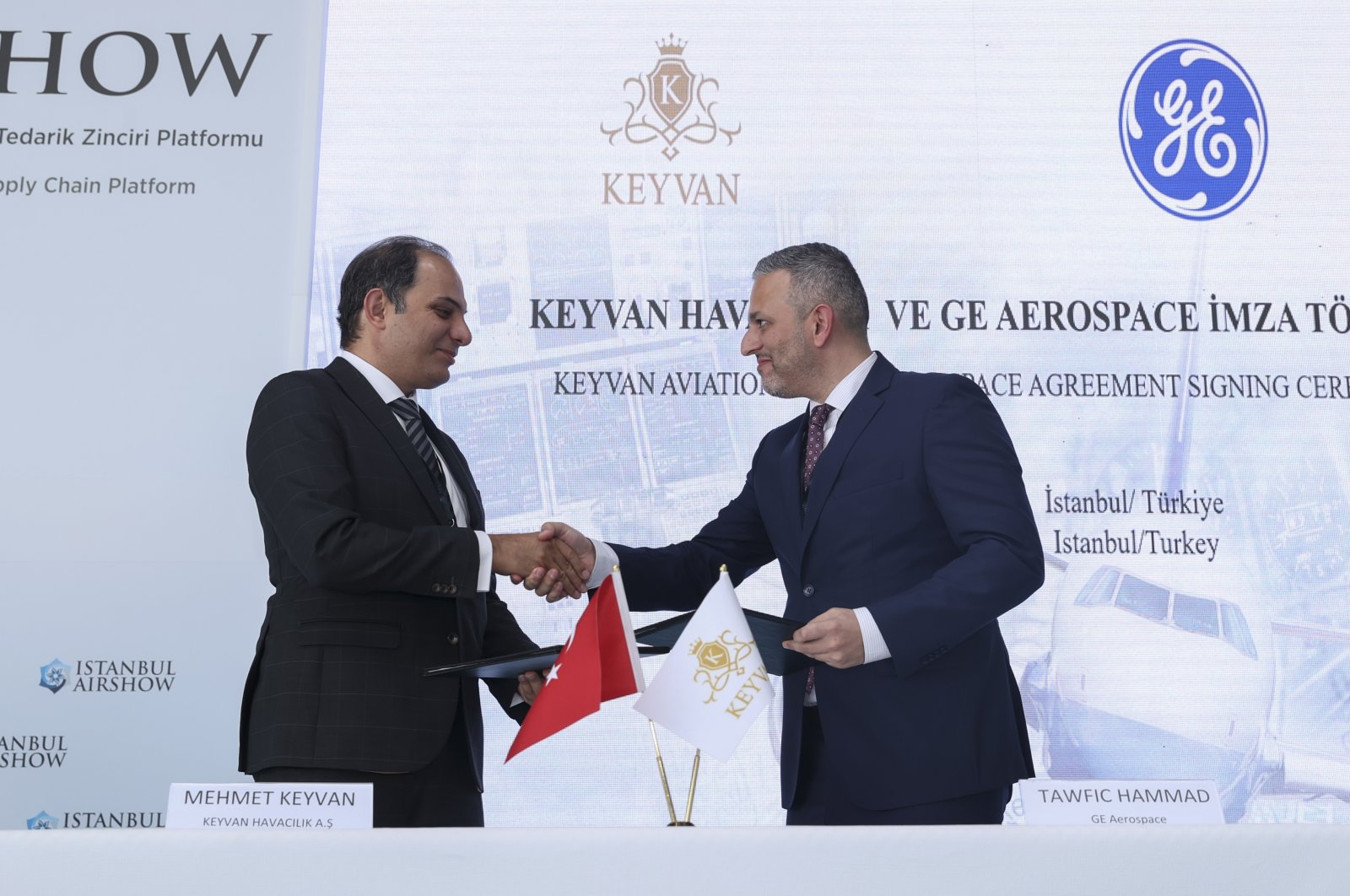 Mehmet Keyvan (L), CEO of Keyvan Aviation, and Tawfic Hammad, EMEA commercial director at GE Aerospace, shake hands after a signing ceremony in Istanbul, Türkiye, Oct. 6, 2022. (AA Photo)