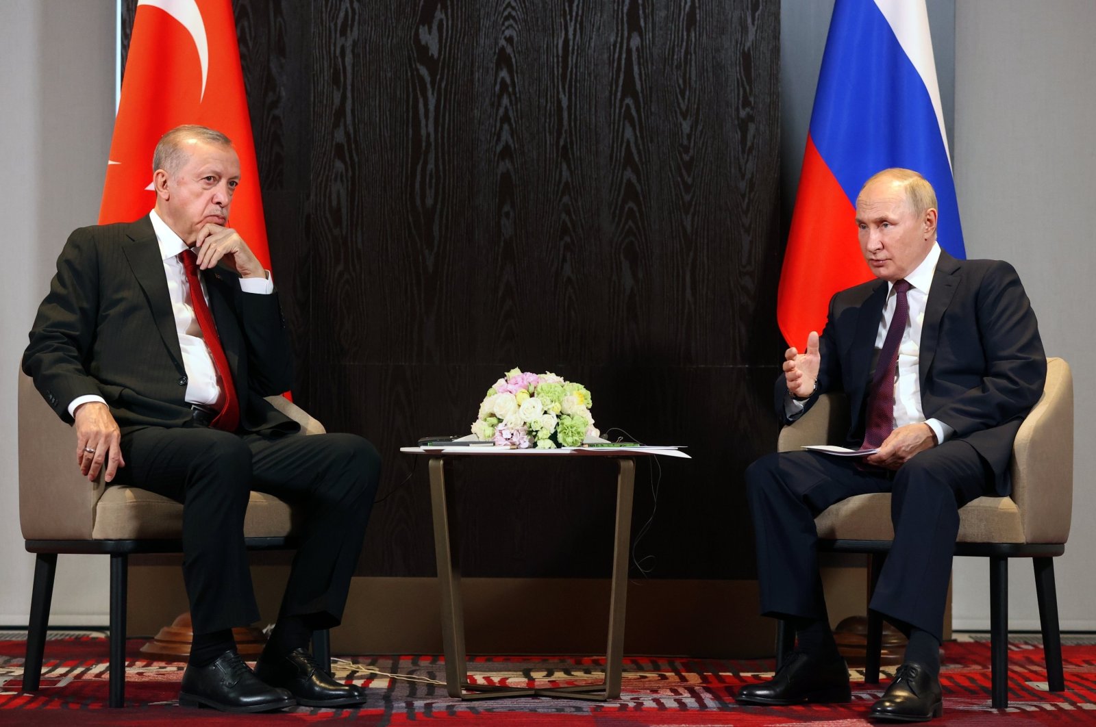 Russian President Vladimir Putin (R) speaks to President Recep Tayyip Erdoğan during their talks on the sidelines of the Shanghai Cooperation Organisation (SCO) summit in Samarkand, Uzbekistan, Sept. 16, 2022. (AP)