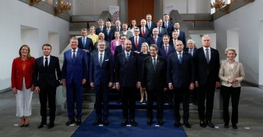 Attendees pose for the group photo during the Informal EU 27 Summit and Meeting within the European Political Community at Prague Castle in Prague, Czech Republic, Oct. 7, 2022. (Reuters Photo)