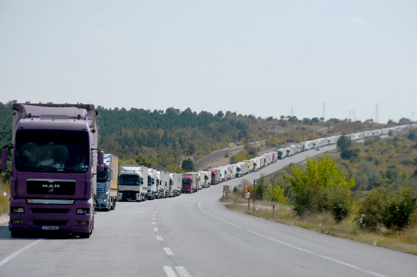 Penantian selama berhari-hari membuat pengangkut Turki terdampar di persimpangan Bulgaria
