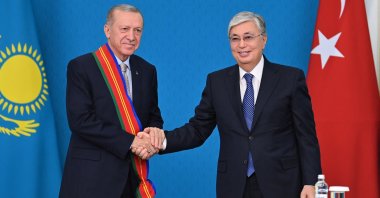 Kazakh President Kassym-Jomart Tokayev (R) meets with President Recep Tayyip Erdoğan (L) in Astana, Kazakhstan, Oct. 12, 2022. (AFP Photo)