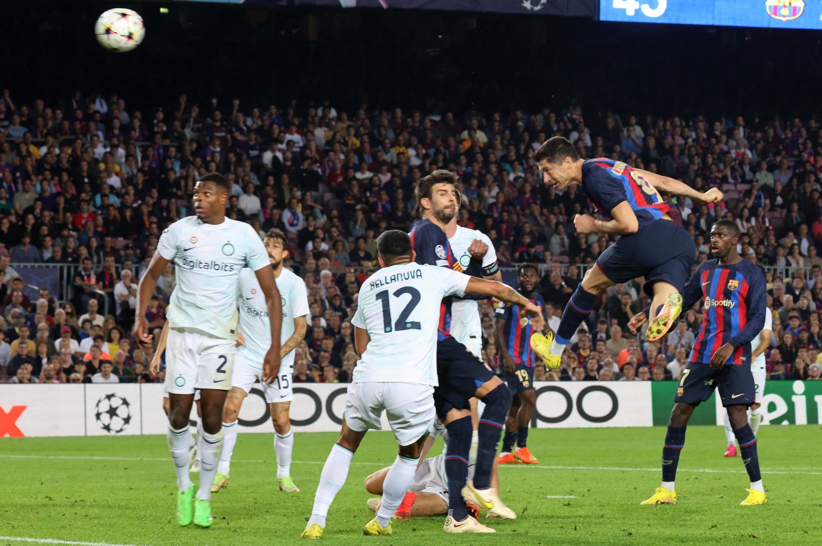 FC Barcelona&#039;s Robert Lewandowski scores third goal in FC Barcelona vs. Inter Milan Champions League match at the Camp Nou. Barcelona, Spain, Oct.12, 2022. (REUTERS Photo)