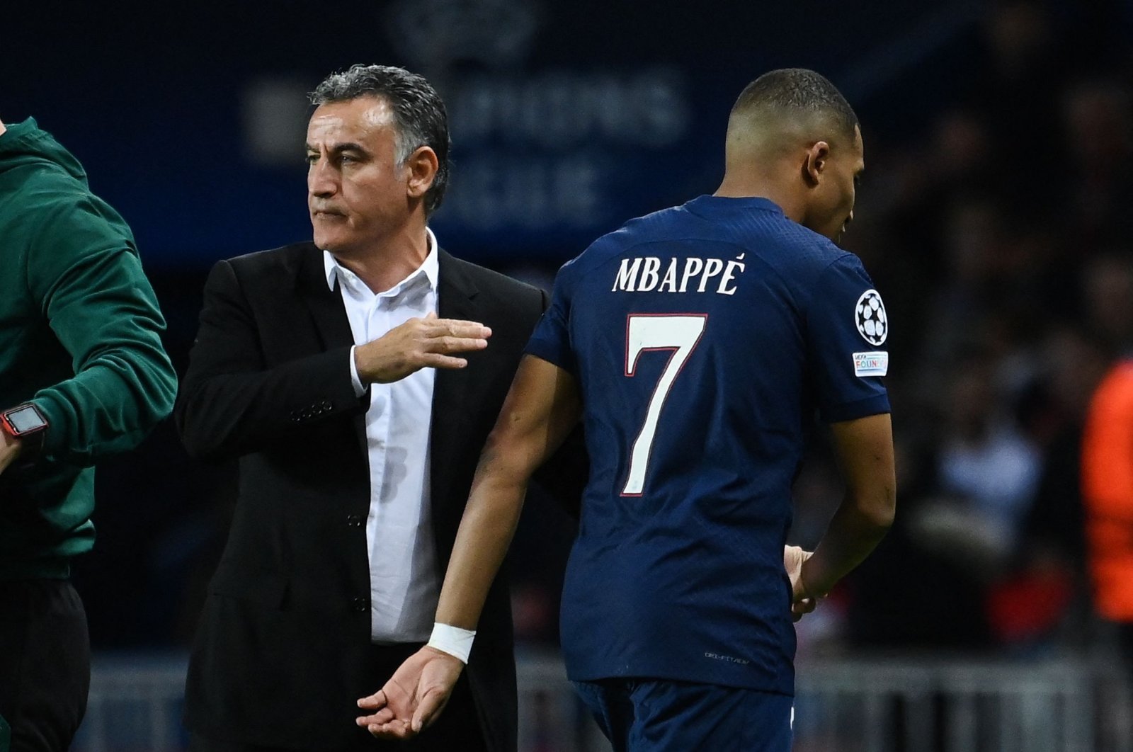 Kylian Mbappe (R) leaves the pitch after he is substituted by coach Christophe Galtier (L) during the PSG versus Benfica UCL match at Parc des Princes Stadium, Paris, France, Oct. 11, 2022. (AFP Photo)