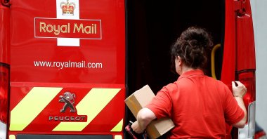 A postal worker makes a delivery in London, Britain, July 21, 2022. (Reuters Photo)