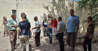 Patients at a psychiatric hospital stand outdoors. Taez, Yemen. Oct. 11, 2022. (AFP Photo)