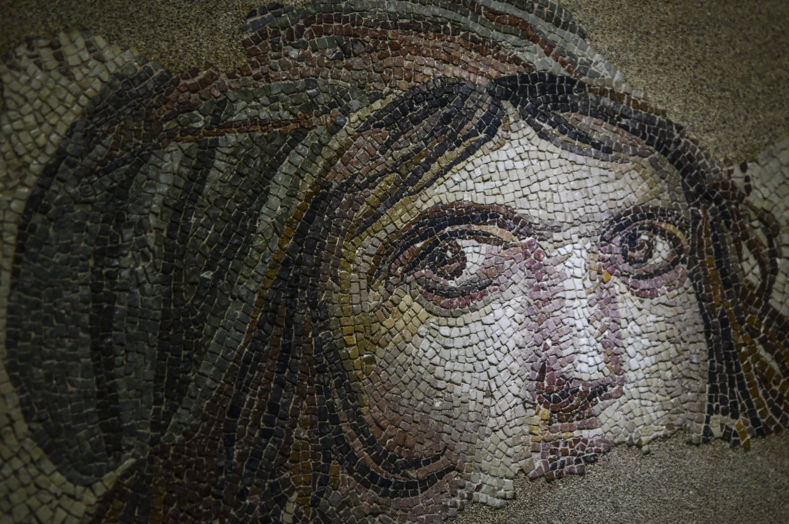 The famed &quot;Gypsy Girl&quot; mosaic at the Zeugma Mosaic Museum, Gaziantep, southeastern Türkiye, Aug. 8, 2022. (IHA Photo)