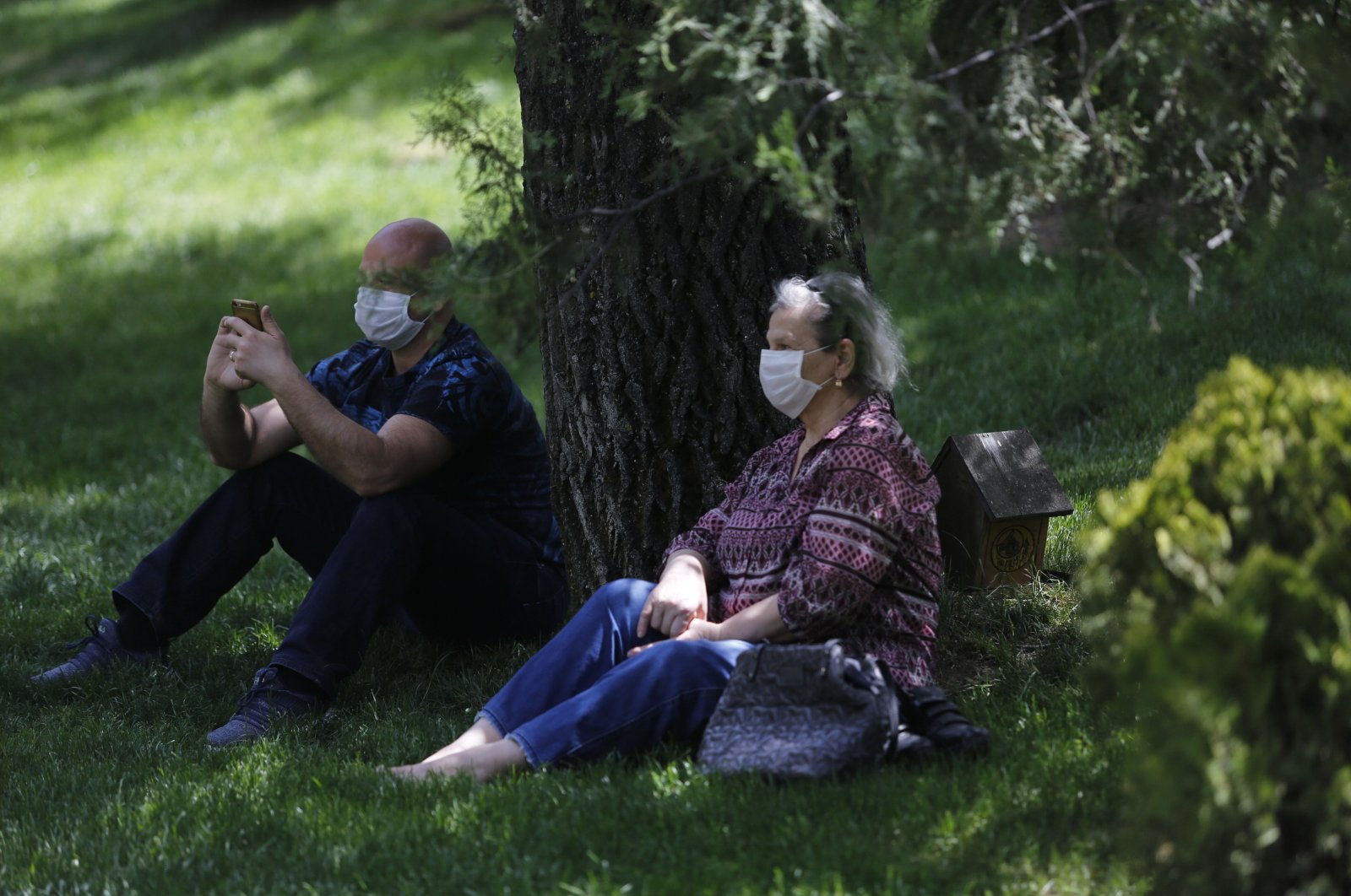 Elderly people sit beneath a tree during an exemption from curfews imposed for COVID-19 pandemic, in the capital Ankara, Türkiye, May 17, 2020. (PHOTO BY ALİ EKEYILMAZ)