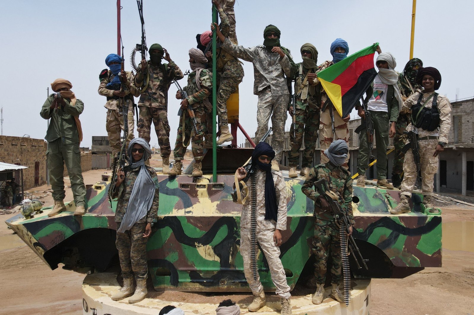 Fighters for The National Movement for the Liberation of Azawad (MNLA) pose for a picture. Aug. 28, 2022. (AFP Photo)