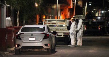 Forensic officers stand outside a bar where unidentified gunmen opened fire killing several people, Tarimoro, Guanajuato state, Mexico, Sept. 21, 2022. (REUTERS Photo)