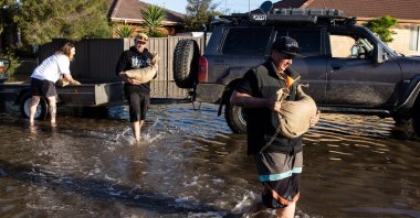 Local residents deliver sandbags to houses affected by the flood, Shepparton, Victoria, Australia, Oct. 16 2022. (EPA Photo)