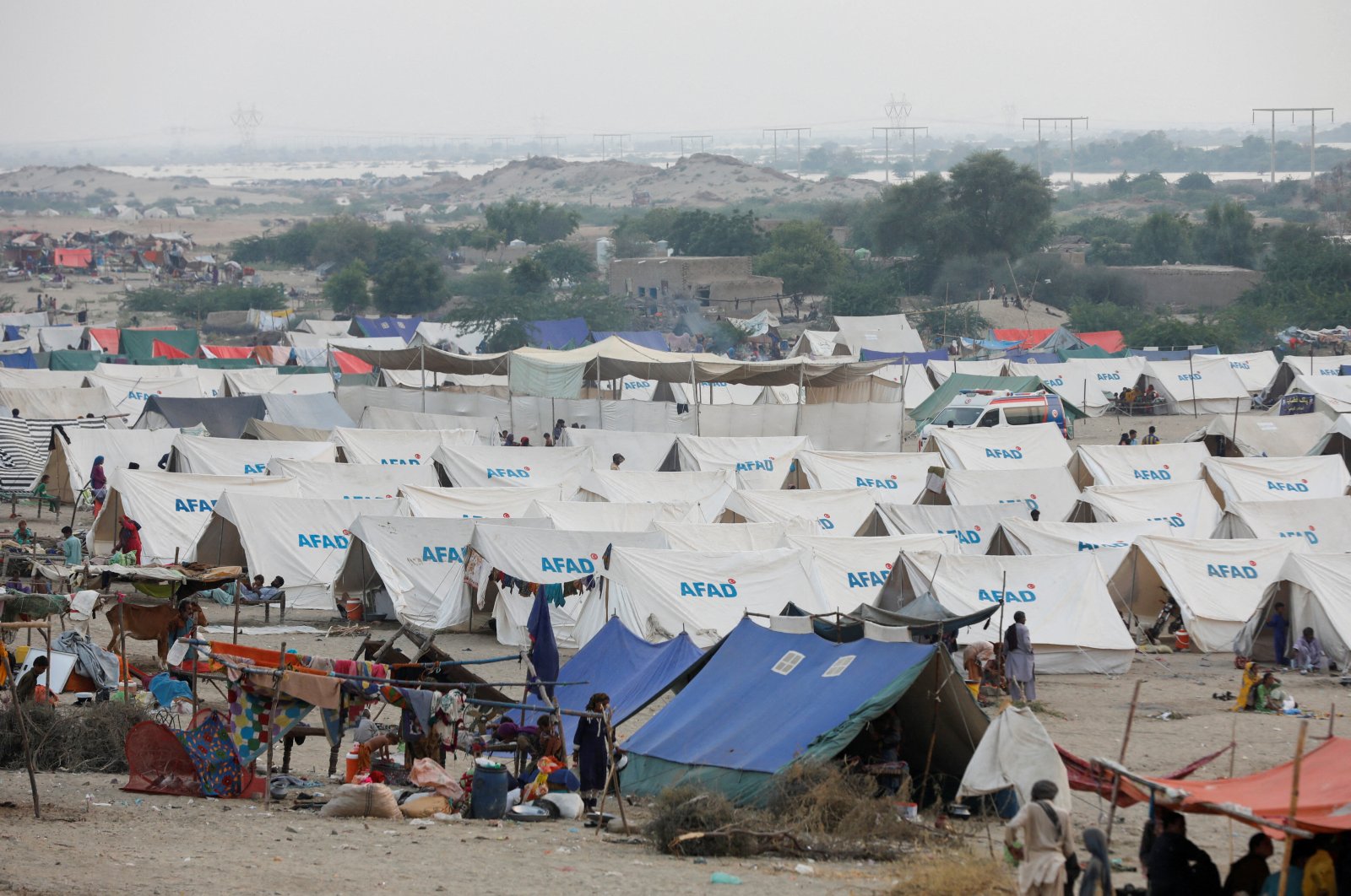 A view of the tents housing displaced people following rains and floods during the monsoon season in Sehwan, Pakistan, Sept. 14, 2022. (REUTERS Photo)