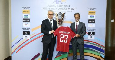 Asian Football Confederation (AFC) President Sheikh Salman bin Ebrahim Al Khalifa and Qatar Football Association (QFA) President Sheikh Hamad bin Khalifa Al Thani pose during an announcement ceremony of the 2023 Asian Cup, Kuala Lumpur, Malaysia, Oct. 17, 2022. (REUTERS Photo)